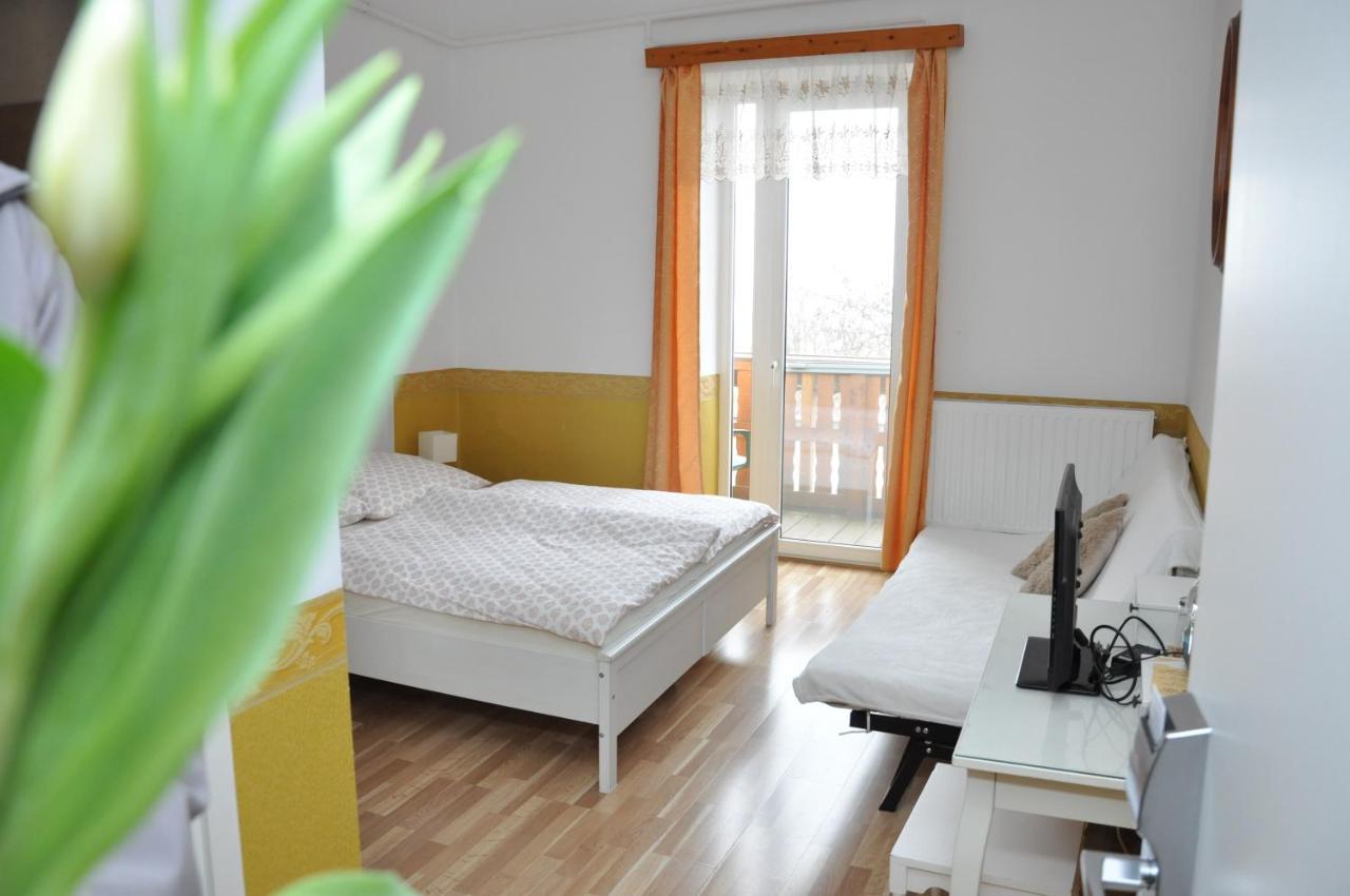 Gloriett Panzió Bed and breakfast *